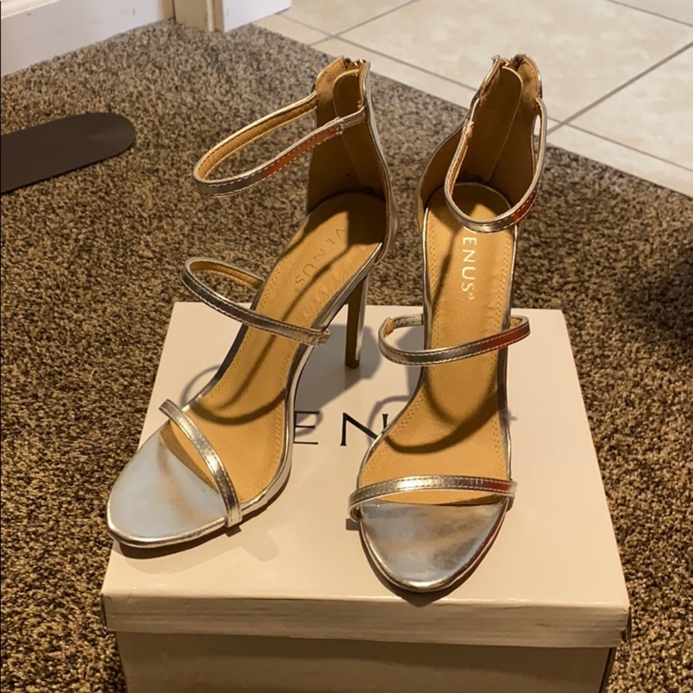 VENUS Strappy High Heel